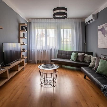 Center Home Apartman Oroshaza Exterior photo