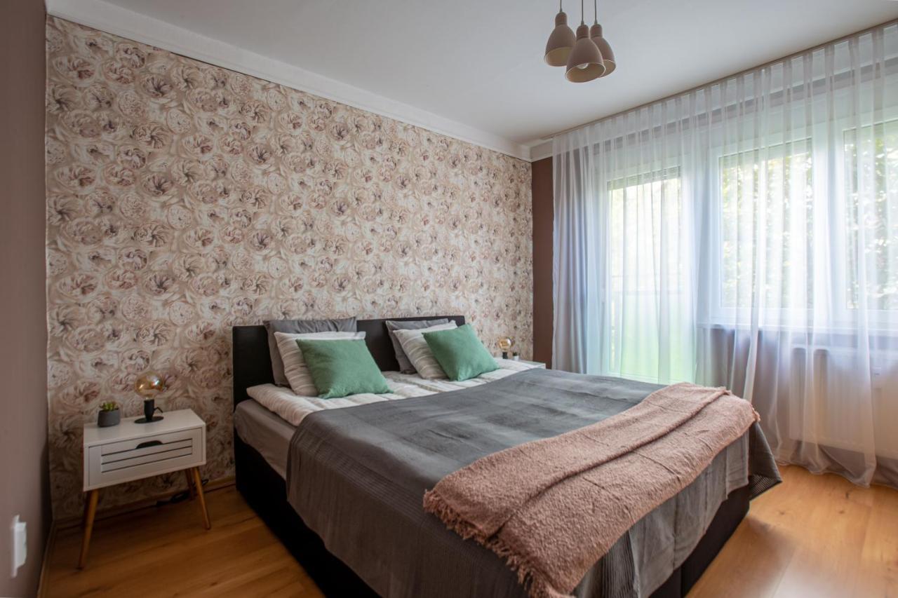 Center Home Apartman Oroshaza Exterior photo